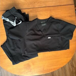 Figs Charcoal Scrub Ensemble